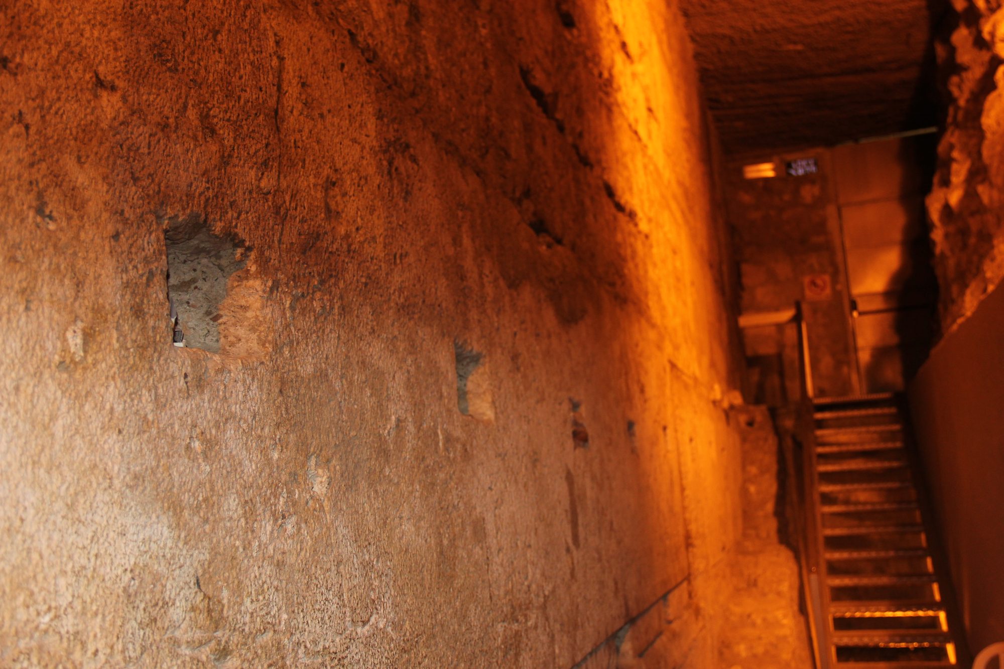 Western Wall and Rabbi's Tunnel 15