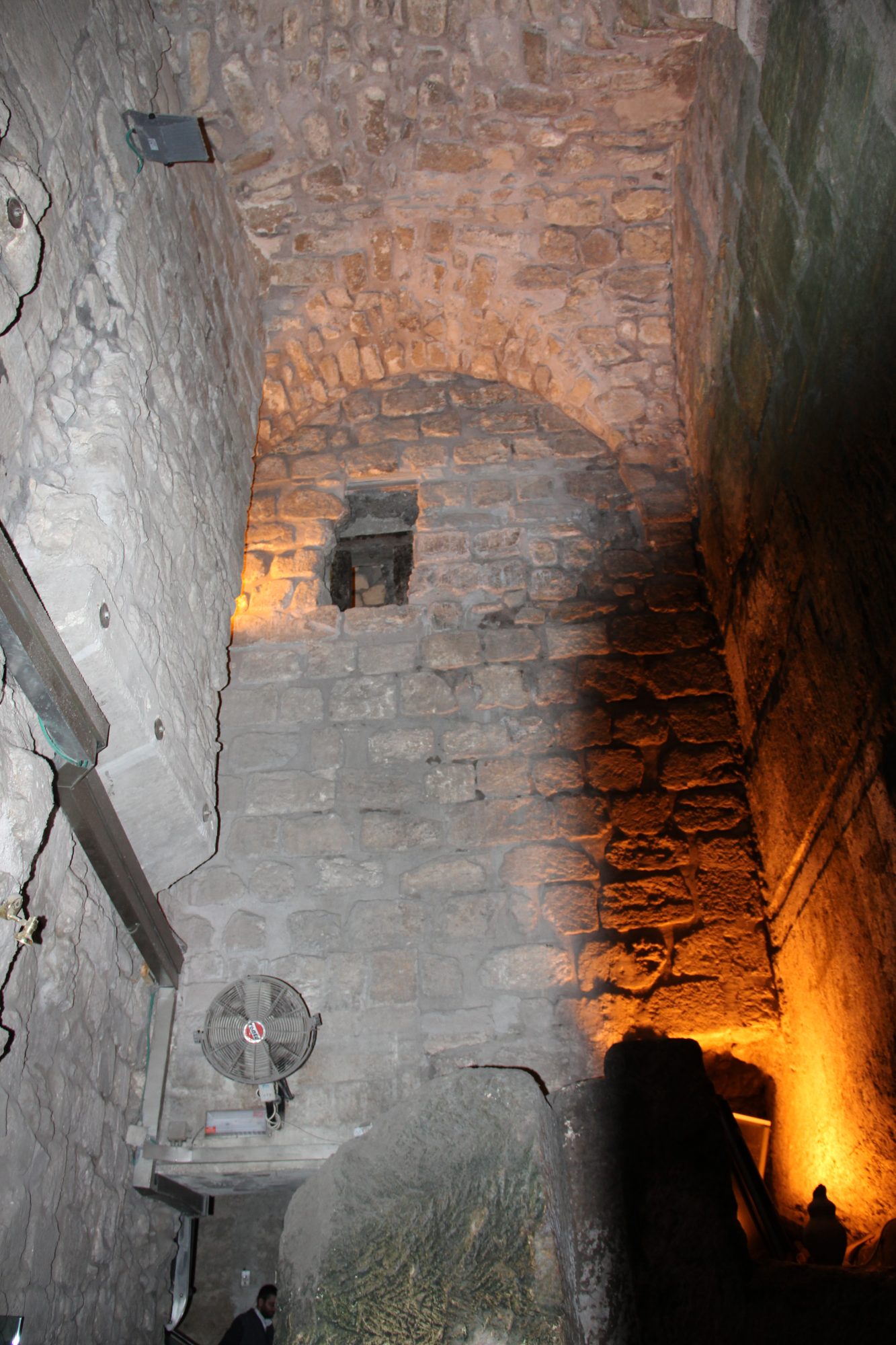 Western Wall and Rabbi's Tunnel 22