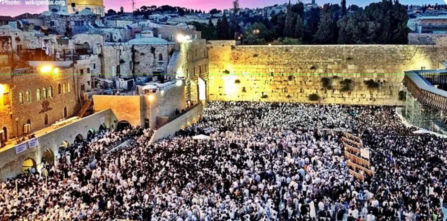 Western Wall and Rabbi's Tunnel 32