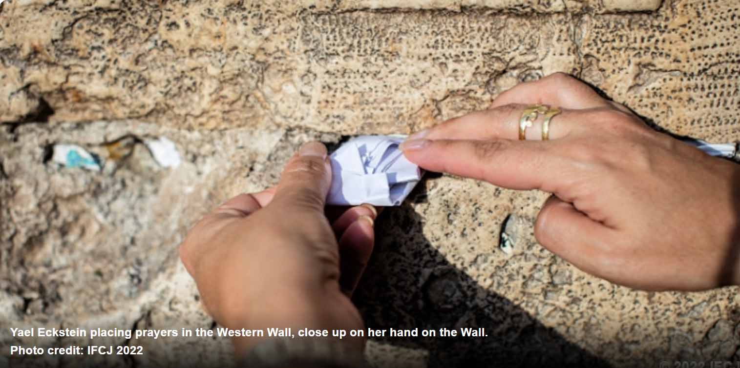 Western Wall and Rabbi's Tunnel 35