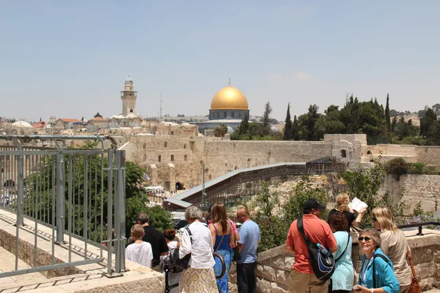 Western Wall and Rabbi's Tunnel 44