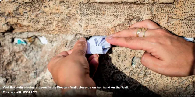Western Wall and Rabbi's Tunnel 35