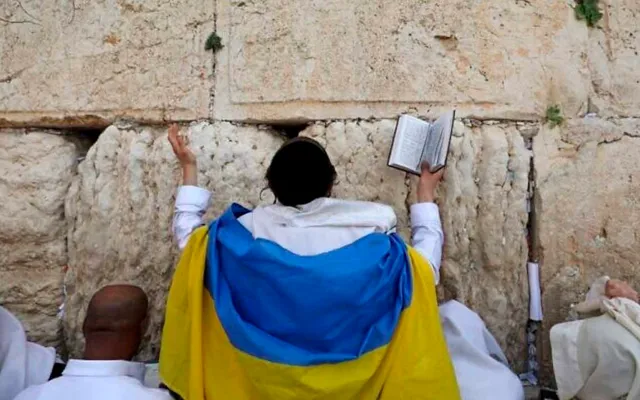 Western Wall and Rabbi's Tunnel 37